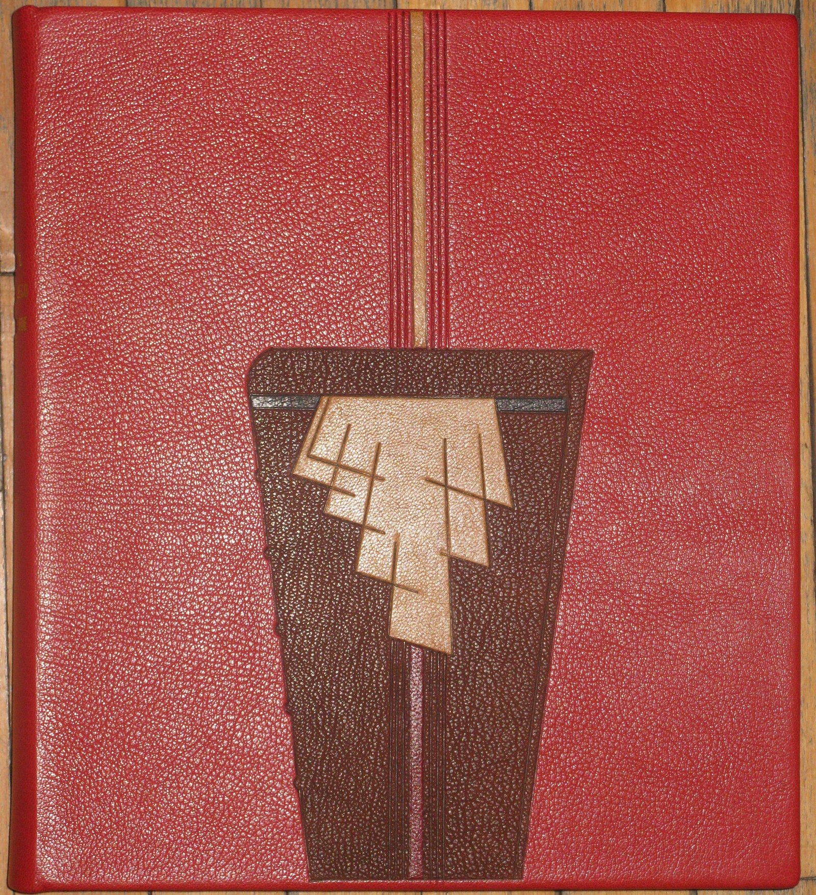 Art Nouveau and Art Deco Bookbinding, A. Duncan i G. De Bartha, New York 1988. Povez u jarećoj koži u tehnici kožnog mozaika